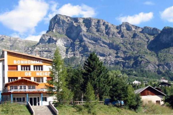 CENTRE DE VACANCES LE BONHOMME DE NEIGE à SAINT-JEAN-SAINT-NICOLAS (05)