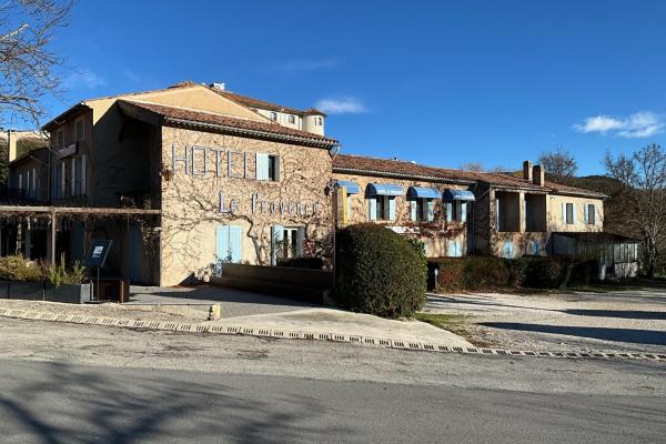 HÔTEL LE PROVENCE à LA-PALUD-SUR-VERDON (04)