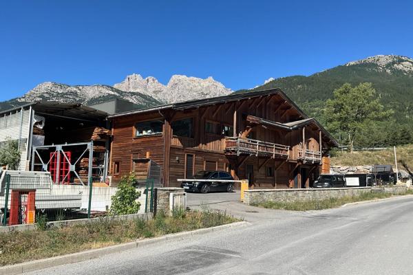 LES CHALETS BAYROU à PUY-SAINT-ANDRE (05)