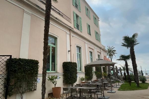 HOTEL BALMORAL à MENTON (06)