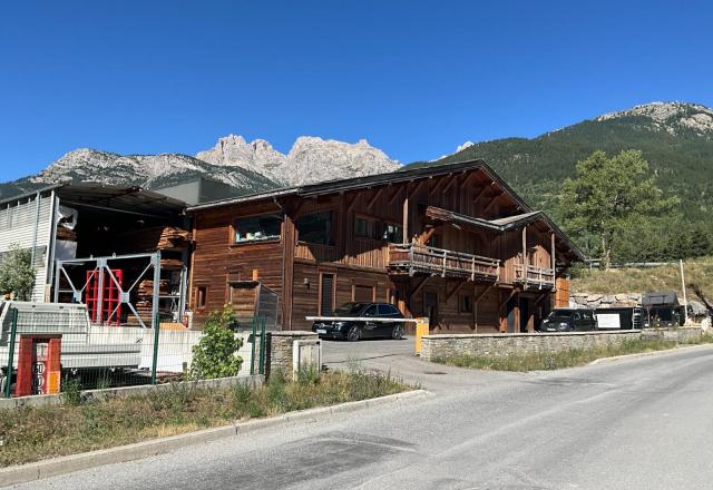 LES CHALETS BAYROU à PUY-SAINT-ANDRE (05)