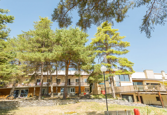 VILLAGE VACANCES AZUR & NEIGE - MONTCLAR (04)