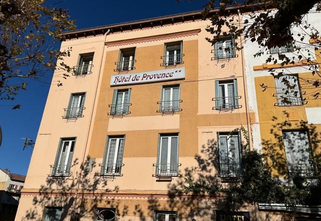 HÔTEL LE PROVENCE à DIGNE-LES-BAINS (04)