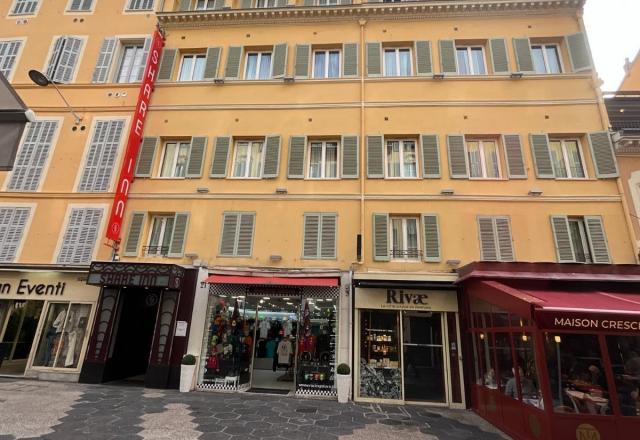HÔTEL  SHARE INN à NICE (06)
