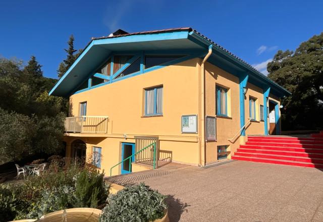 CAMPING DU BONFIN - SALLE ROSE à FREJUS (83)