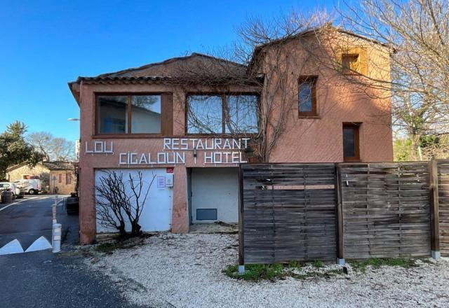 HÔTEL LOU CIGALOUN - SAINT-ANTONON-DU-VAR (83)