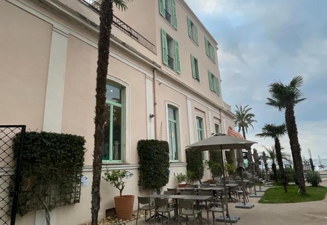 HOTEL BALMORAL à MENTON (06)