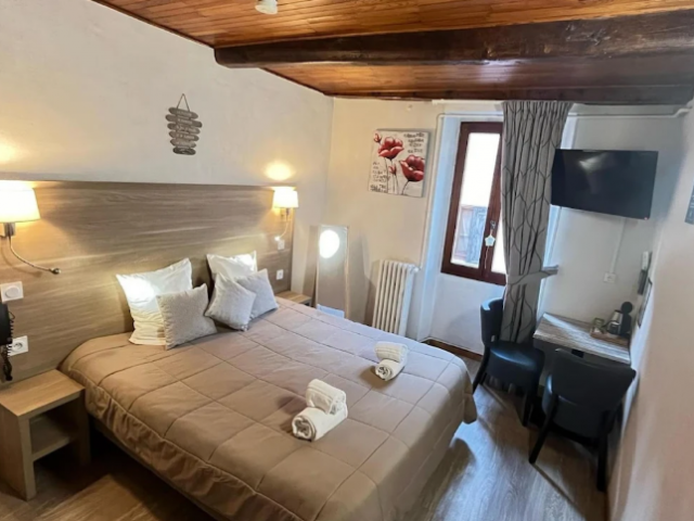 HÔTEL DU CHEVAL BLANC à BARCELONNETTE (04)