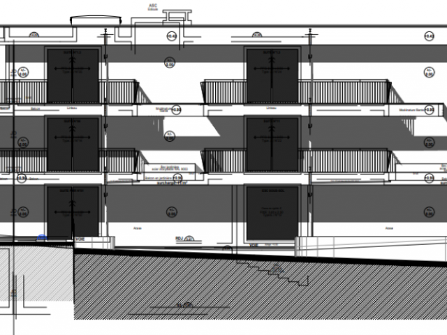 HÔTEL LA PETITE PLAGE à ANTIBES (06)
