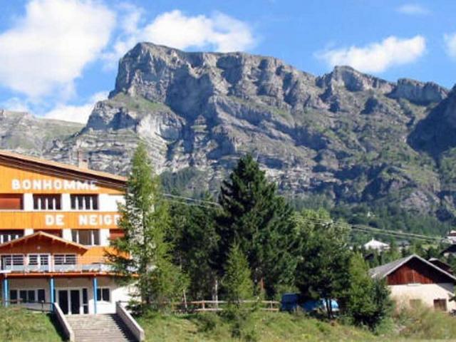 CENTRE DE VACANCES LE BONHOMME DE NEIGE à SAINT-JEAN-SAINT-NICOLAS (05)