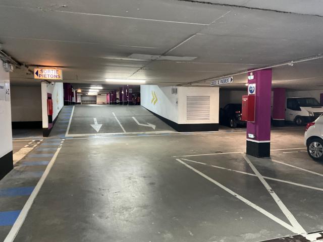 PARKING CENTRE VILLE  à BRIANCON (05)