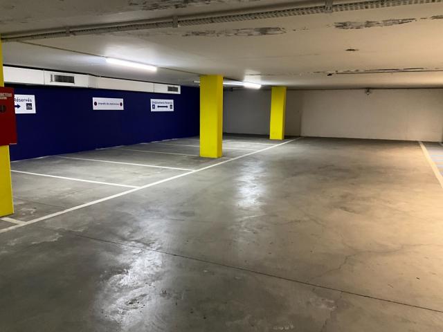 PARKING CENTRE VILLE  à BRIANCON (05)
