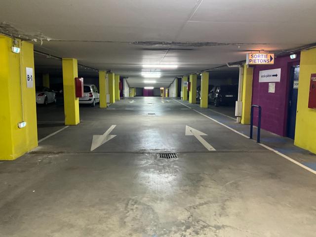 PARKING CENTRE VILLE  à BRIANCON (05)
