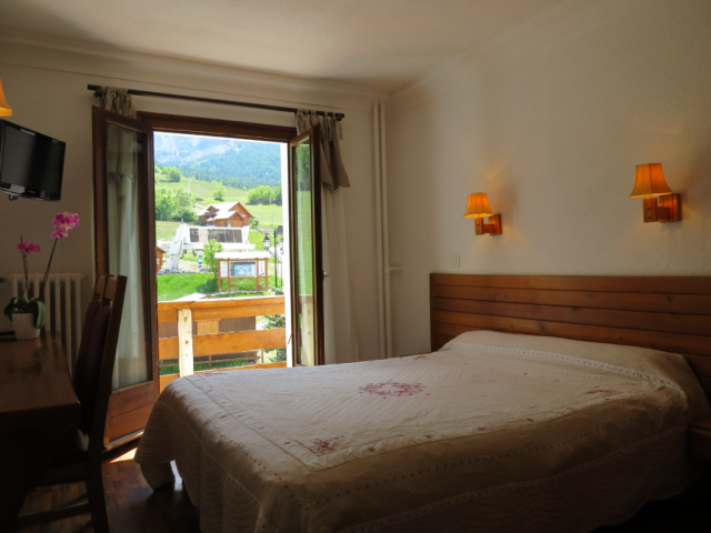HÔTEL SOLEIL DES NEIGES à ENCHASTRAYES (04)