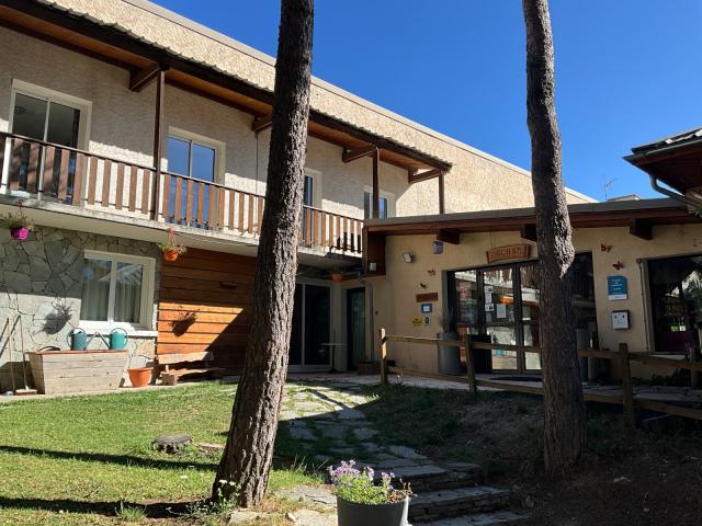 VILLAGE VACANCES AZUR & NEIGE - MONTCLAR (04)