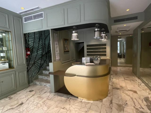 HÔTEL UNIVERS à CANNES (06)