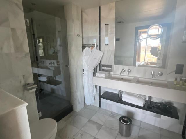 HÔTEL UNIVERS à CANNES (06)