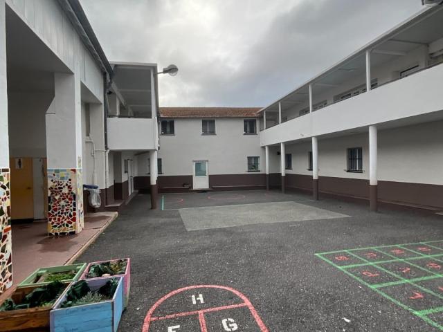 ECOLE PRIMAIRE FREDERIC MISTRAL à VALLAURIS (06)