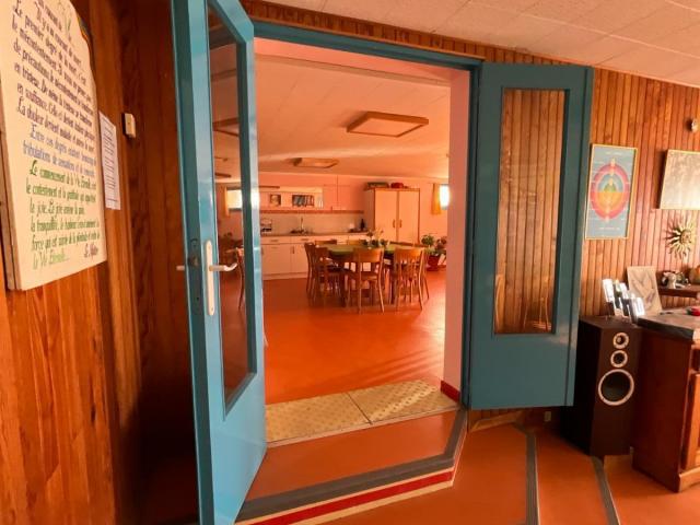 CAMPING DU BONFIN - SALLE ROSE à FREJUS (83)