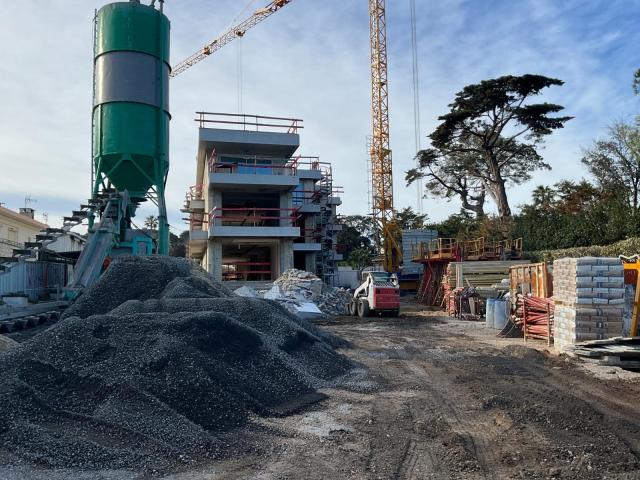 HÔTEL LA PETITE PLAGE à ANTIBES (06)